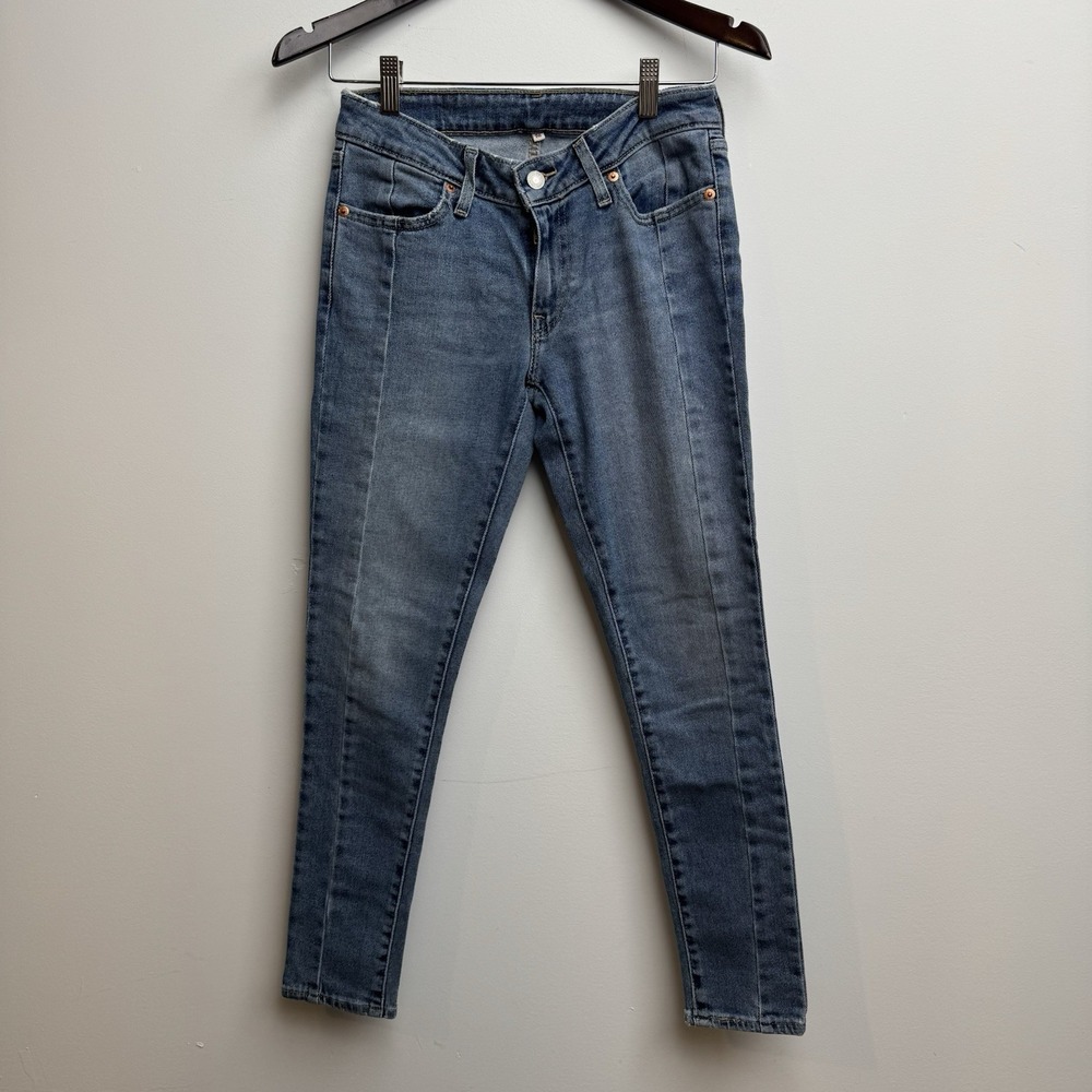 Levi's Strauss Tappered Jeans Women's Size 26 Light Wash Blue Denim Pants Slim